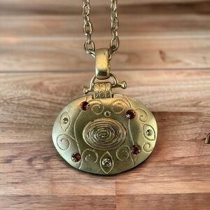 Vintage Gold Tone Necklace with Pendant